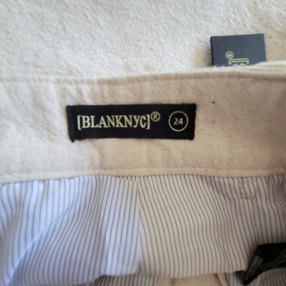 New Blank NYC Shelly Cream Belted Shorts. - Picture 6 of 8